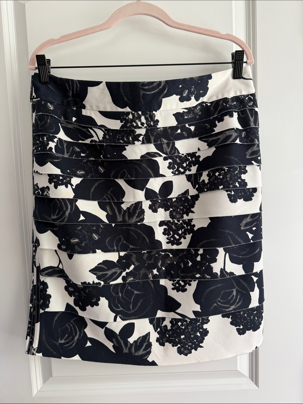 White House Black Market black and White Floral Pencil Skirt